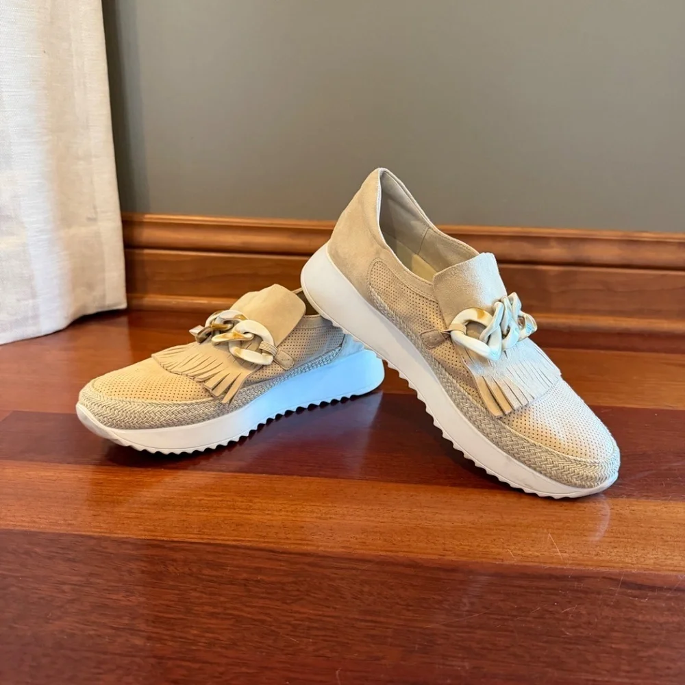 Vaneli serene women